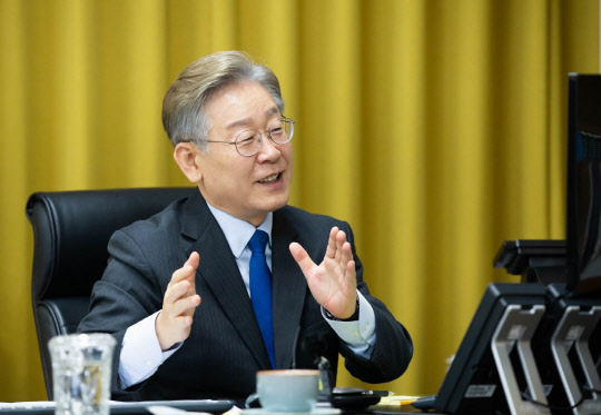 민주당 대선주자인 이재명 경기도지사가 지난 16일 온라인 2차 기자간담회에서 발언하고 있다. 이재명 캠프 제공